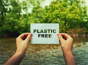 8-Ways-to-Help-Reduce-Plastic-Products-in-the-Environment
